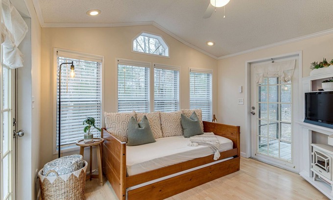Monteagle Cottage | Inviting Cottage Retreat in Monteagle with Full Kitchen