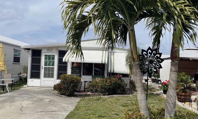 North Naples Cottage | Relaxing Cottage Retreat in Peaceful Naples Near Beaches