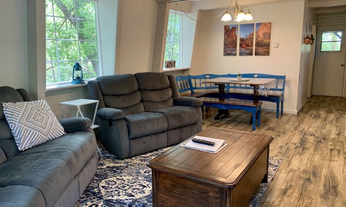 Glendale Cottage | Charming Cottage Retreat near Zion & Bryce - Guest Rated 9.8