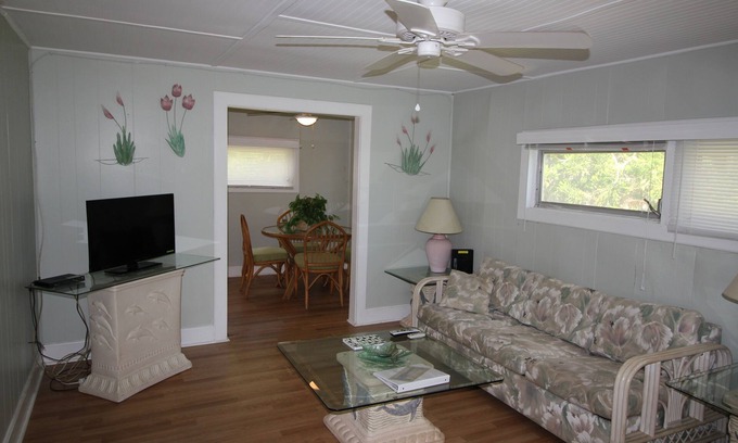 St. Lucie Village Cottage | Inviting Cottage on Indian River Lagoon with Ocean View