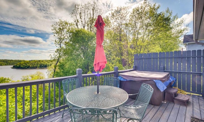 Taylorsville House | Charming Cottage in Taylorsville with Hot Tub & Lake Views