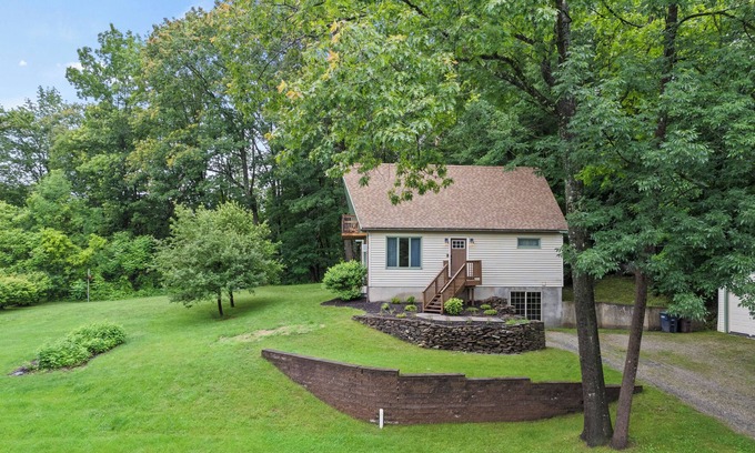 Shaftsbury House | Cozy cottage in the Green Mountains