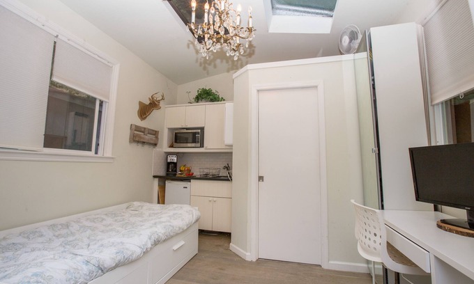 Berkeley House | Guest Rated: Cozy Cottage in Elegant Claremont Court