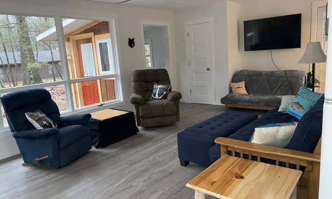 Lake Township Cottage | Charming Cottage Near Platte River & Sleepy Bear Dunes
