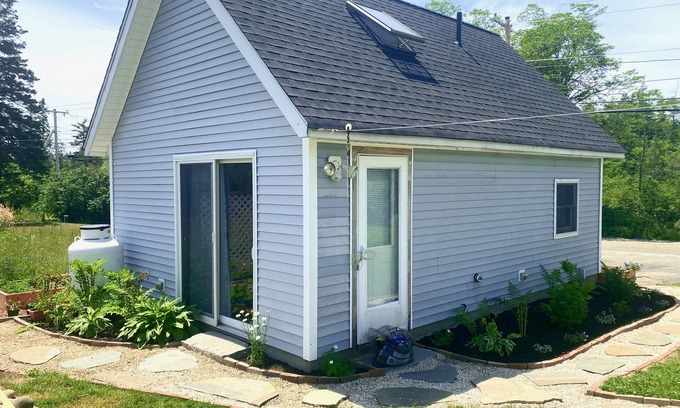 Seal Cove Cottage | Book Your Spring Getaway at Our 10/10 Rated Hotel!