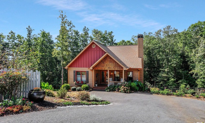 Dahlonega Cottage | Charming Cottage Near Wineries & Dahlonega Square