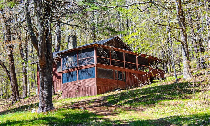 Moultonborough Cottage | Inviting Cottage by Lake Kanasatka with Kayaks & Fireplace
