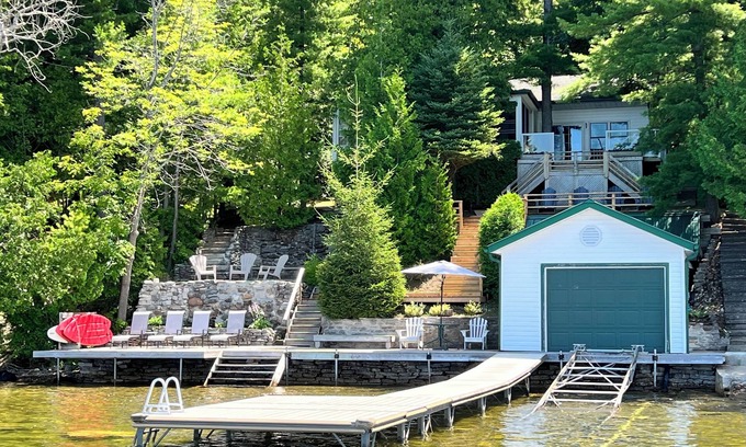 Burnt River Cottage | Inviting Cottage on Four Mile Lake - Pet & Child Friendly