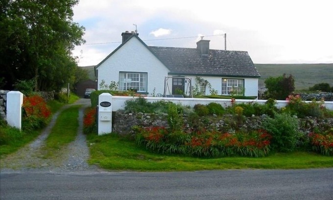 Ballyvaughan Cottage | Charming Cottage on Galway Bay with Scenic Sea Views