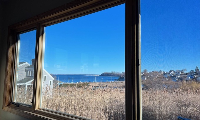 Great Neck Cottage | Inviting Cottage Near Pavilion Beach with Ocean Views