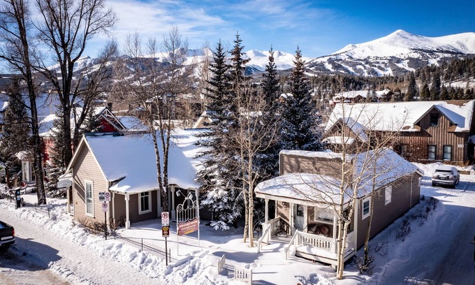 Historic District House | Charming Cottage Steps from Gondola with Hot Tub & Spa