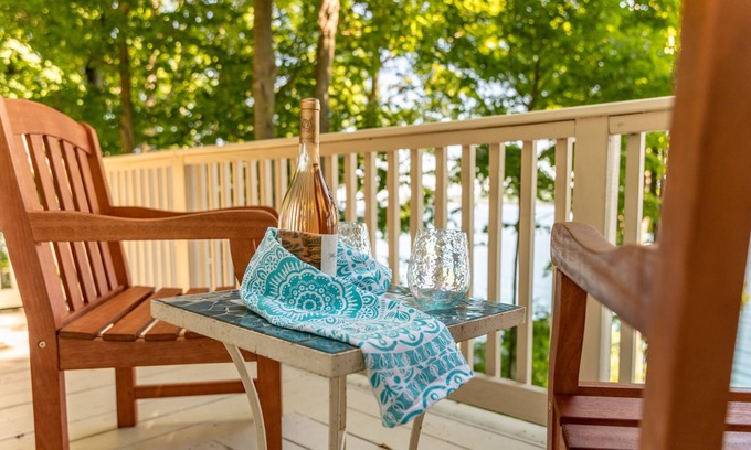 Skaneateles Cottage | Serene Cottage Retreat on Skaneateles Lake with Breakfast