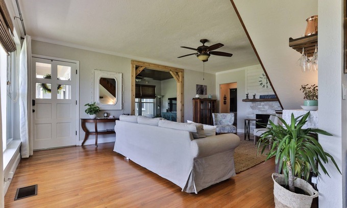 Holly Hill Cottage | Idyllic Cottage Retreat by the River with Spa & Hot Tub