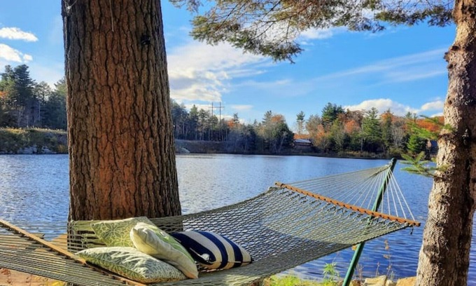 Otis Cottage | Lakefront Cottage with Breakfast & Family-Friendly Amenities