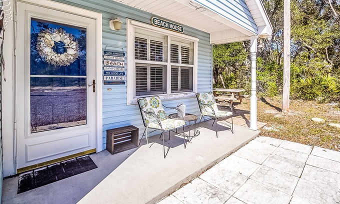 Gulf Shores Cottage | Idyllic Cottage - Just 1 Mile from the Beach, Rated 10/10