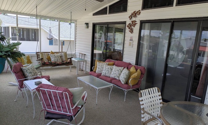 Garden City Cottage | Beachfront Cottage: 2BR Oasis with Pool & Golf Cart