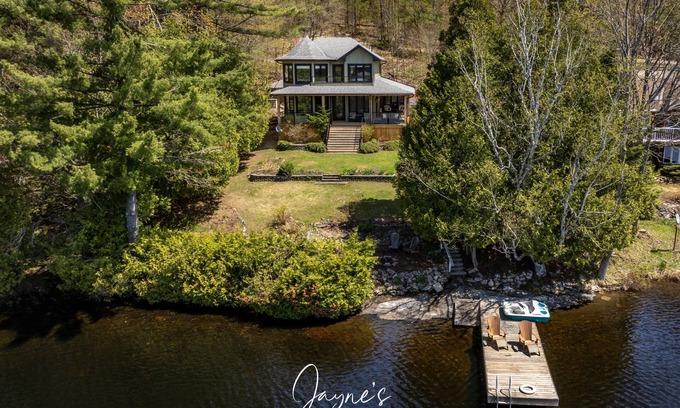 Muskoka Lakes Cottage | Charming Cottage Retreat for Your Muskoka Getaway!
