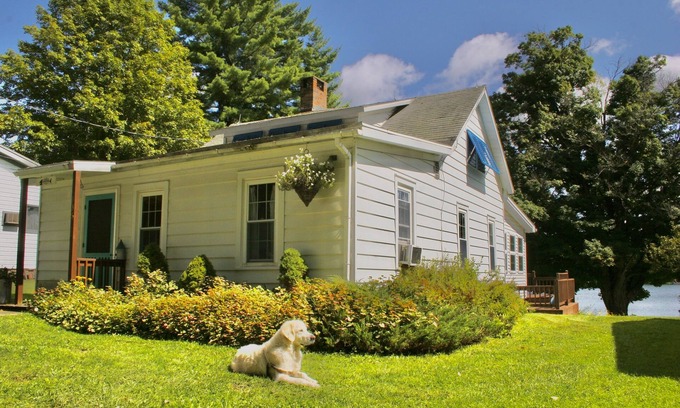 Hamilton Cottage | Family-Friendly Cottage with Lake Views and Kitchen Access