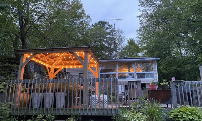 Havelock-Belmont-Methuen Cottage | Serene Cottage Retreat with Oceanfront Views & Pet Friendly