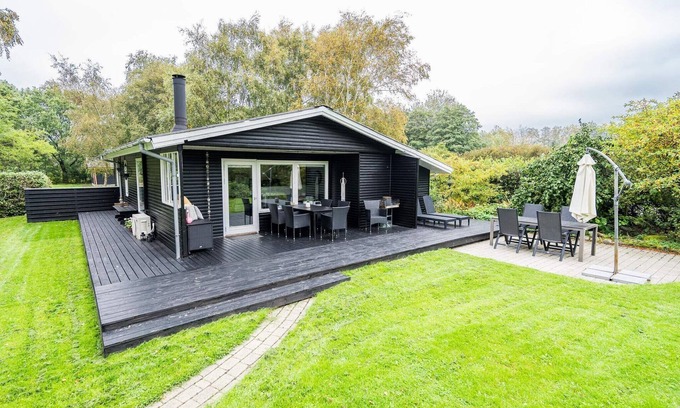 Falen House | Ideal 6-Person Holiday Home in Hemmet with Breakfast