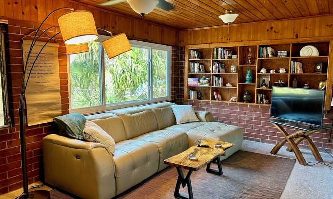 Crystal River House | Relaxing River House Retreat with Kayaks & Pool Access