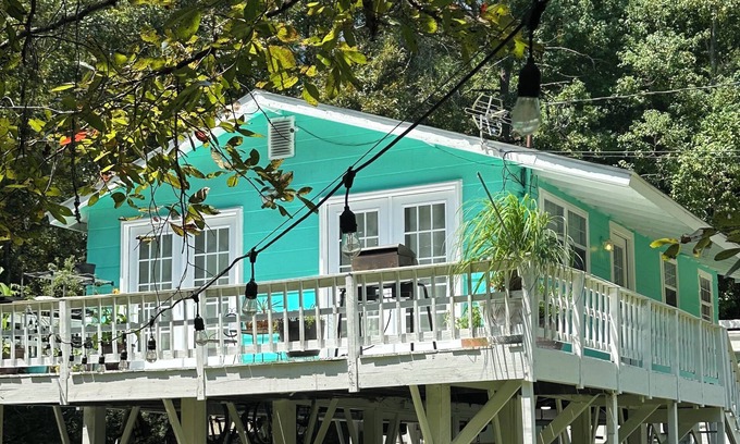 Gulfport House | Relax at River Camp: Family-Friendly with Spa and Hot Tub
