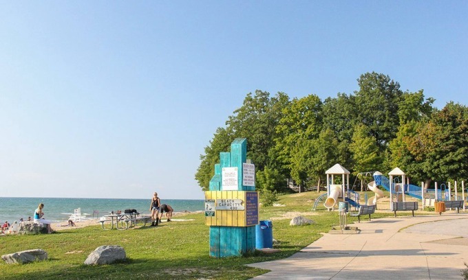 Lake Erie Beach Cottage | Charming Cottage Steps from Lake Erie with Spa & Hot Tub