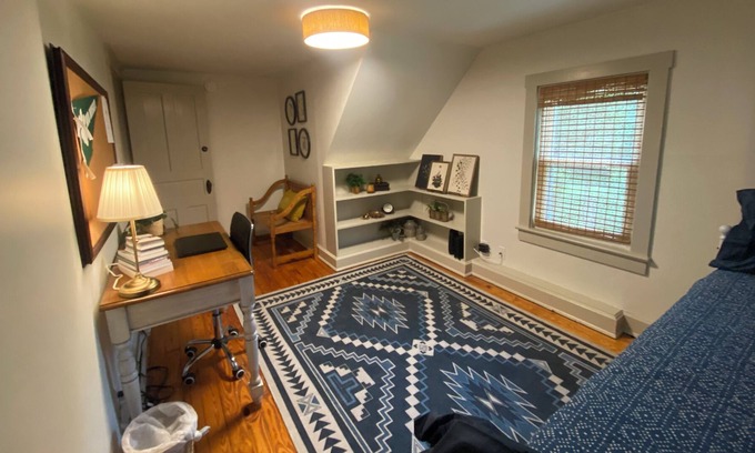 Athens House | Charming Cottage Near Uptown Athens & OU Campus