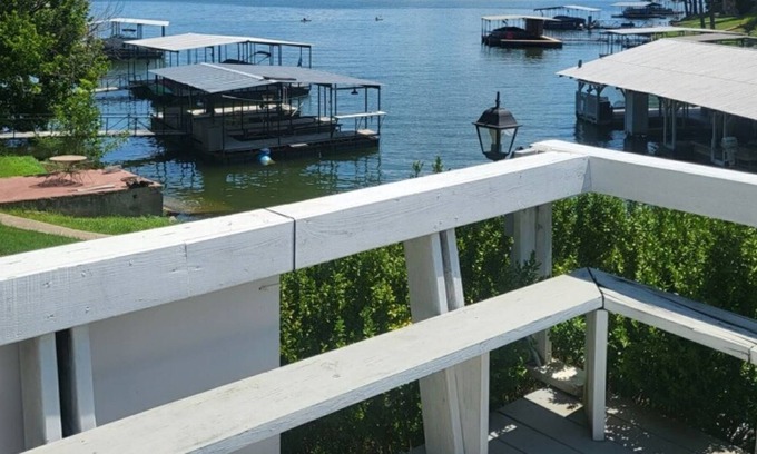 Roach House | Cozy Cottage-Waterfront-A Perfect Place to Escape