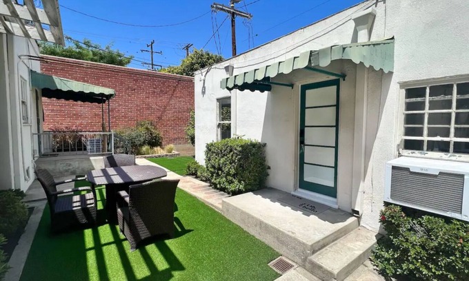Beverly Grove Cottage | Charming West Hollywood Cottage with WiFi and Hot Tub