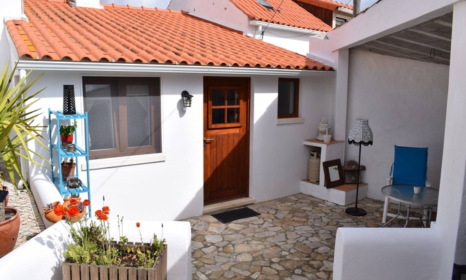Alfeizerao House | Charming Cottage with 2 Terraces - Guest Rated 10/10