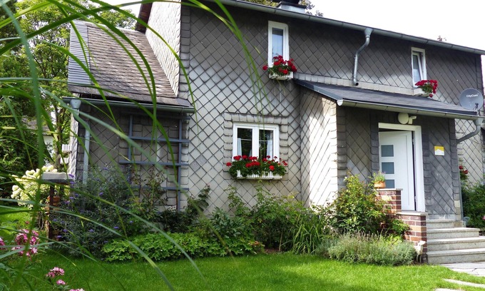 Growendern House | Inviting Cottage with Garden and Pool in Fichtelgebirge