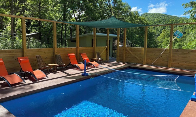 Lovingston Cottage | Serene Cottage with Private Hot Tub & Year-Round Pool