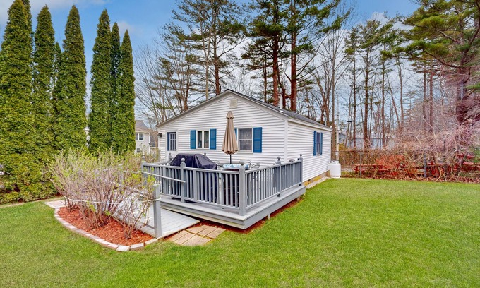 York Beach House | Charming Cottage with Private Deck, Steps from Short Sands Beach