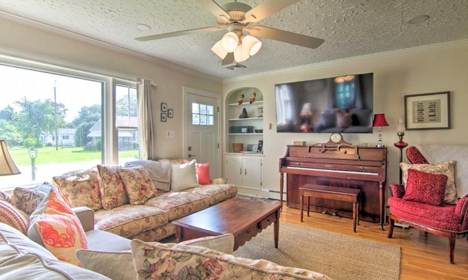 Cambridge House | Charming Cottage with Yard Near Choptank River and Pool
