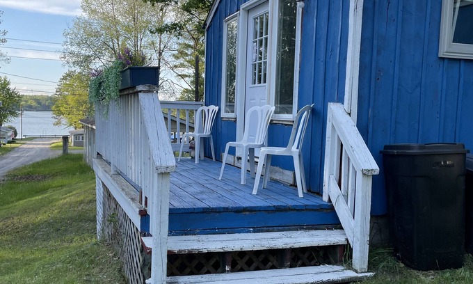 Hillman Cottage | Charming Cottage Steps from Avalon Lake with Ocean Views