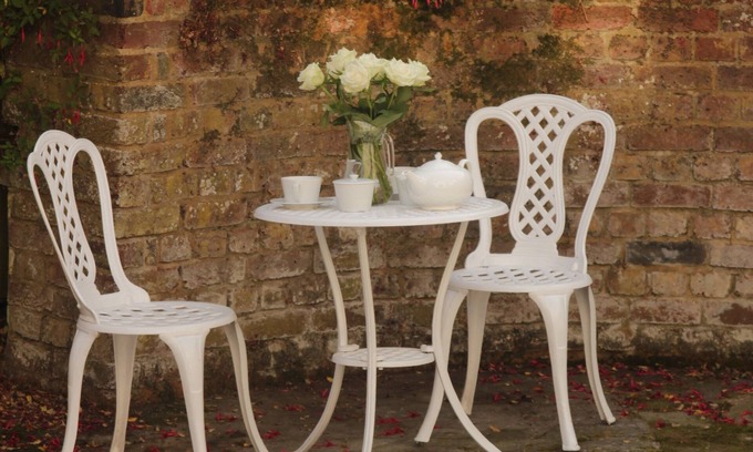 Herstmonceux Cottage | Inviting Cottage with Kitchen, Courtyard & 9.8 Guest Rating