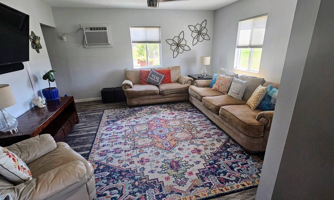 Turlock Other | Idyllic Country Cottage: Farm Charm Near Town with Spa