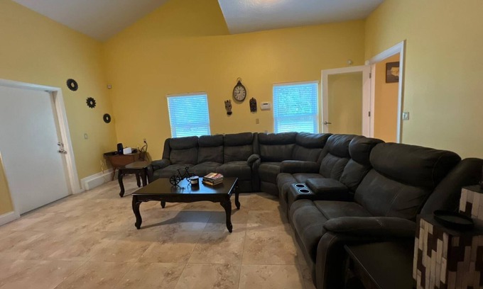 Pinellas Point House | Inviting Country Charm with Pet-Friendly Amenities