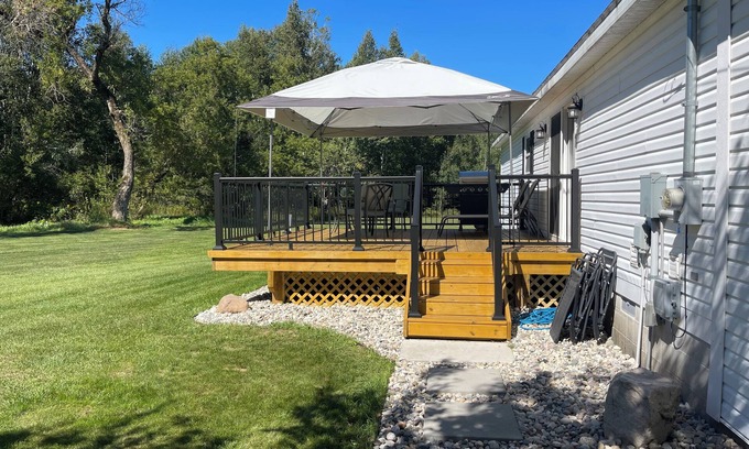 Northeast House | Cozy country home, “Sunny Meadows” in Cadillac on 40 Acres! Pet Friendly.