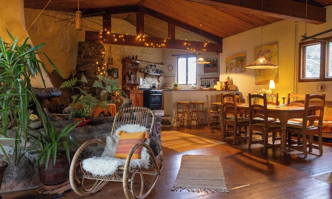 Cubieres-sur-Cinoble House | Cozy country house with a large garden and magnificent views of the Pyrenees.