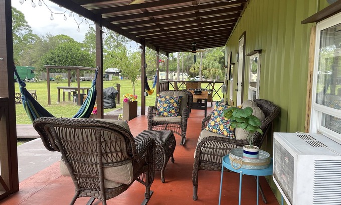 Clewiston Cottage | Idyllic Country House: Unforgettable Moments Await You