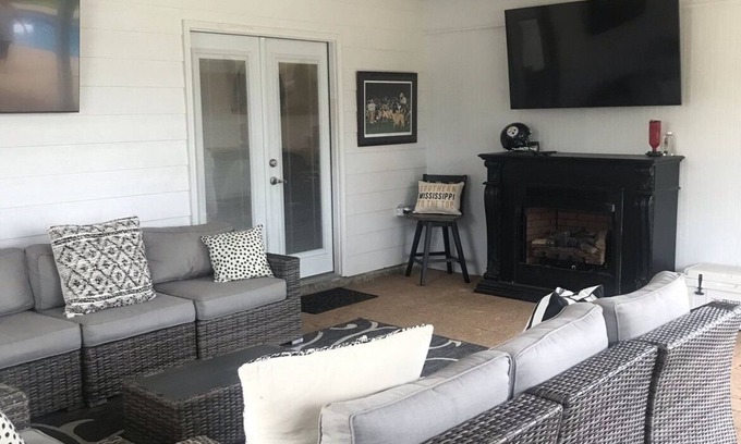 Carson House | Idyllic Country Retreat with Private Pool and Pet-Friendly Fun