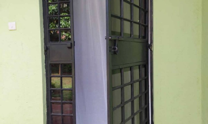 Gisambai House | Charming Countryside Cottage Near Scenic Hiking Trails