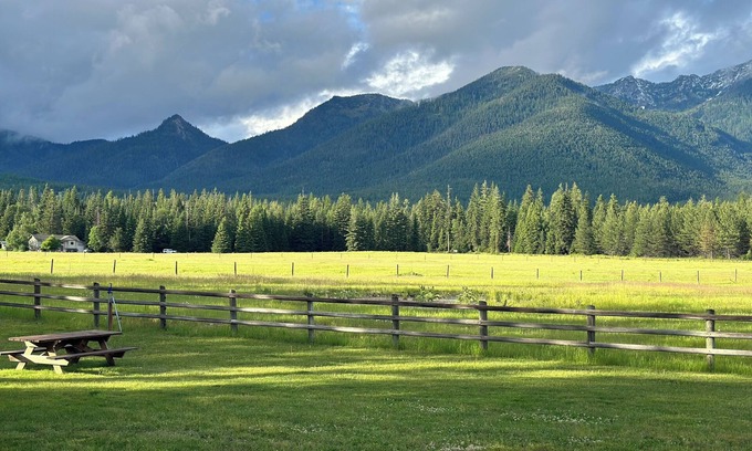 Kalispell Cabin | Pet-Friendly Couples Cabin with Epic Mountain Views