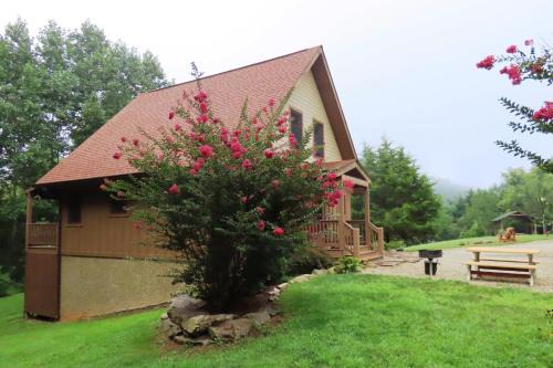 Whittier House | Relaxing Fox Ridge Cabin with Hot Tub on Scenic 4 Acres