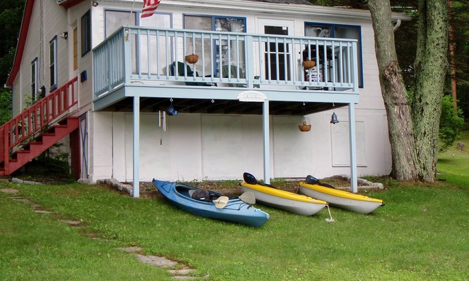 Tunkhannock Cottage | Idyllic Lake Carey Cottage with Pool & Ocean Views