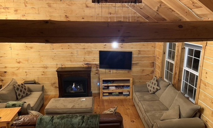 Laurelville Cabin | Idyllic Creekside Cabin with Spa & Hot Tub in Hocking Hills
