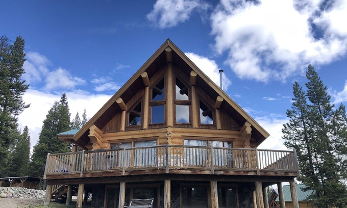 Logan Lake Cabin | Charming Log Cabin Retreat with Lake Views and Pet Friendly