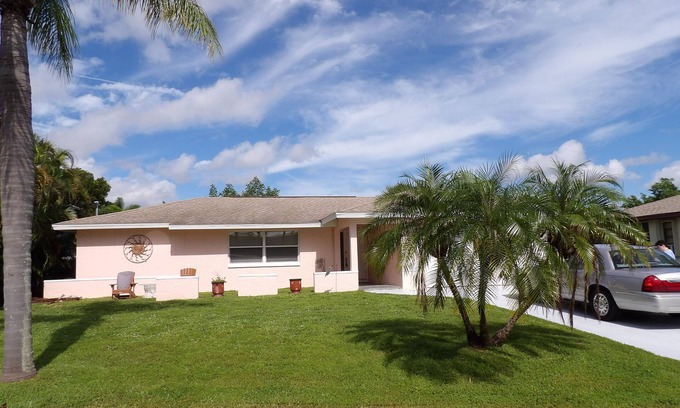 Cape Coral House | Relax and Renew in a Cozy Riverfront Retreat with Pool